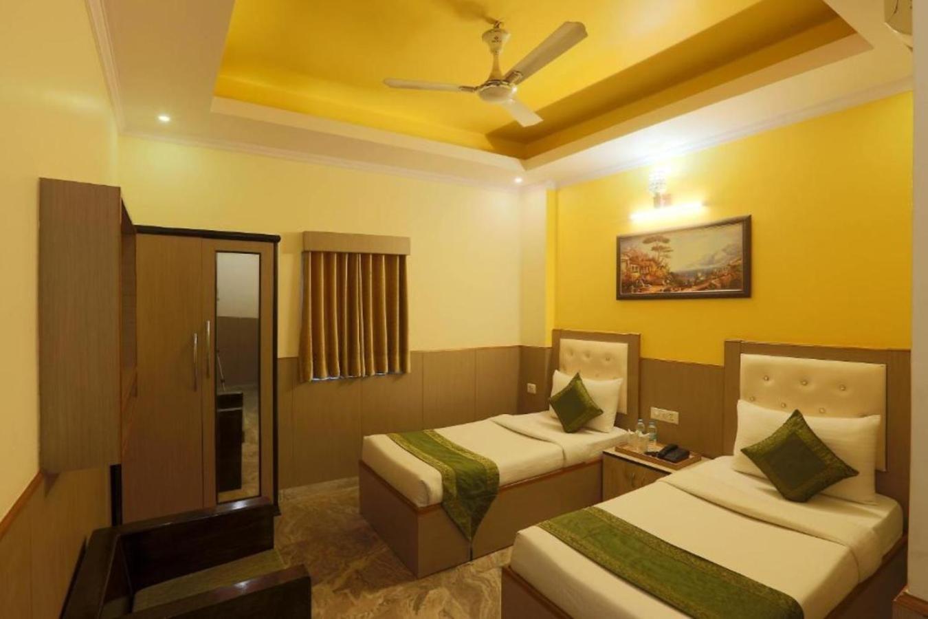 Hotel Castle Blue New Delhi Near Igi Airport Exterior photo